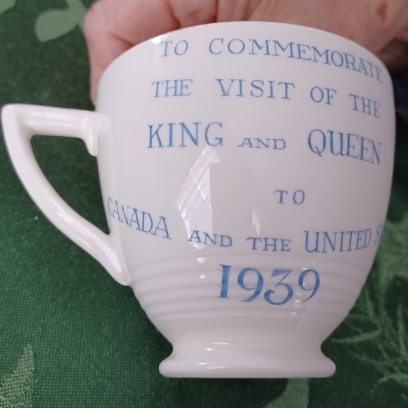 SALE 3/$25 Vintage Wedgwood 1939 Royal Family Visit Commemorative Teacup - Picture 7 of 7